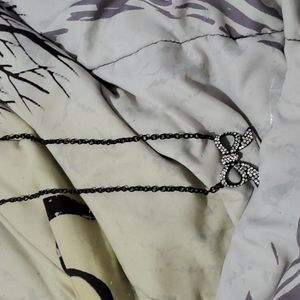 Bow necklace